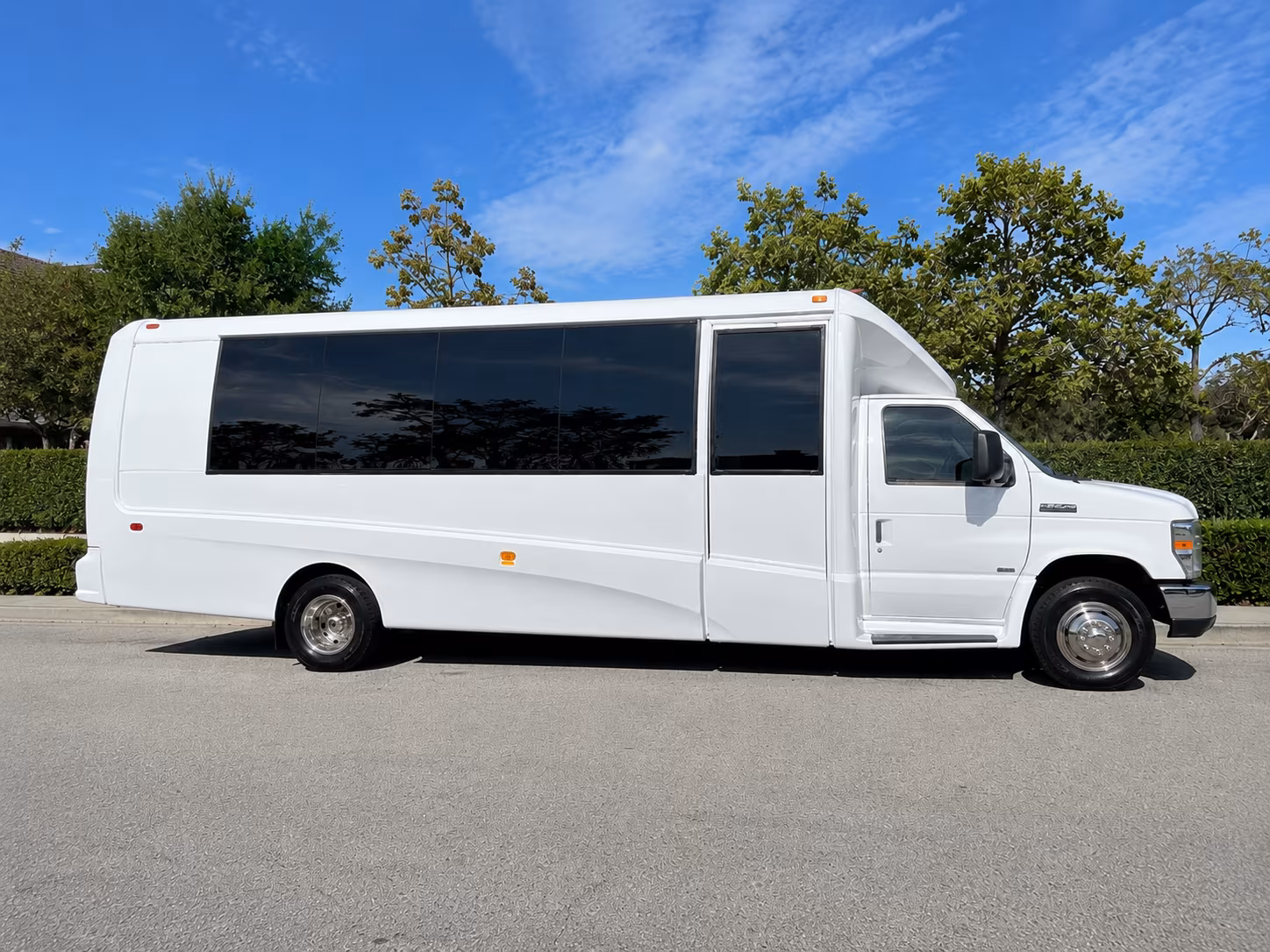 bus rentals for meadow brook amphitheatre concerts on the oakland university campus