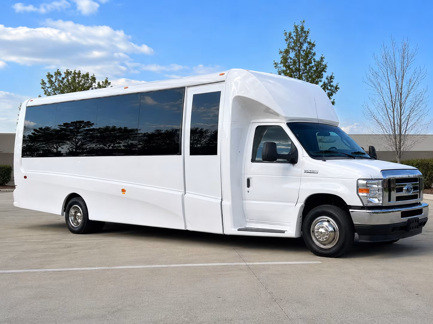 charter buses to pine knob music theatre shows and lawn nights