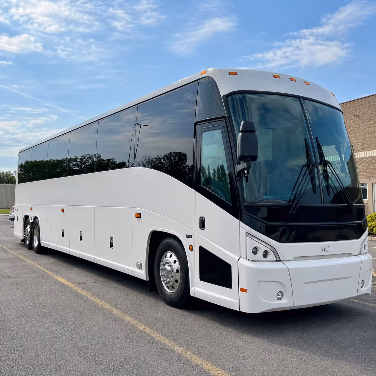 employee shuttle buses between rochester hills and the detroit metro area