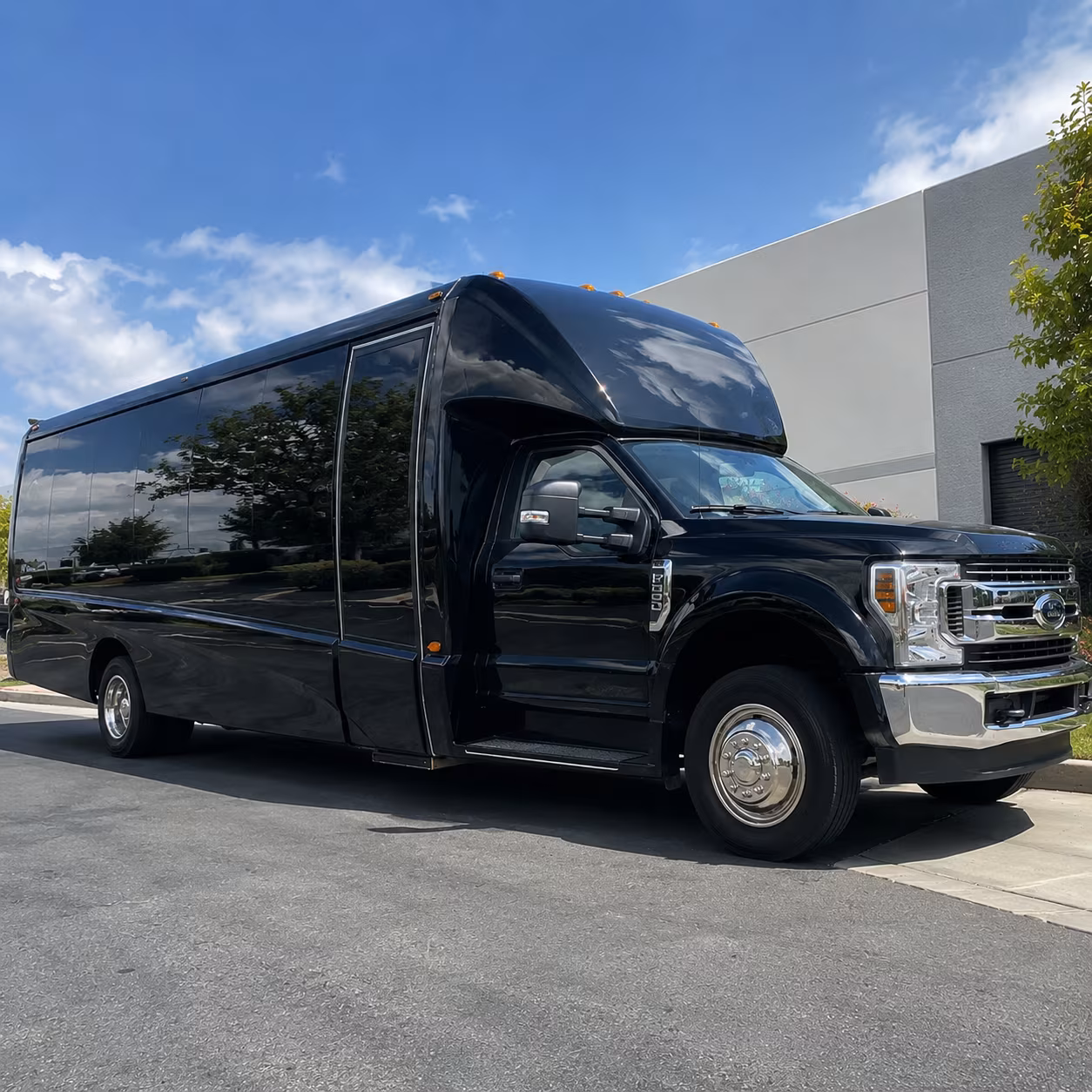 field trip buses for nature parks and outdoor education in oakland county