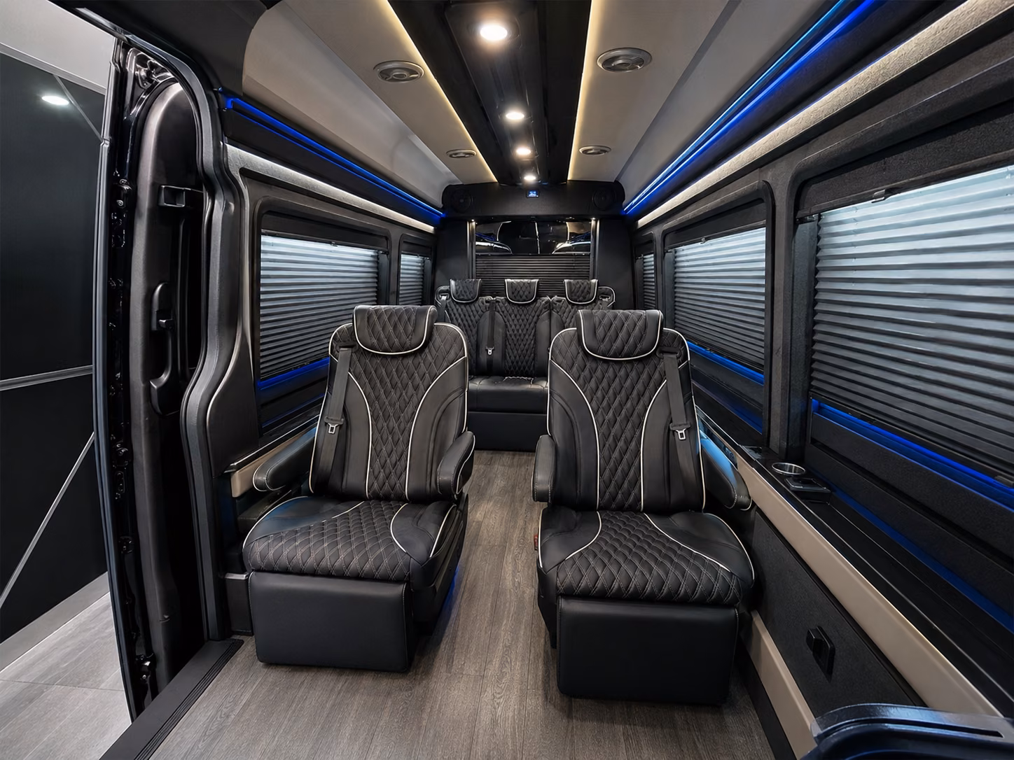 large group airport transfers connecting rochester hills hotels and dtw