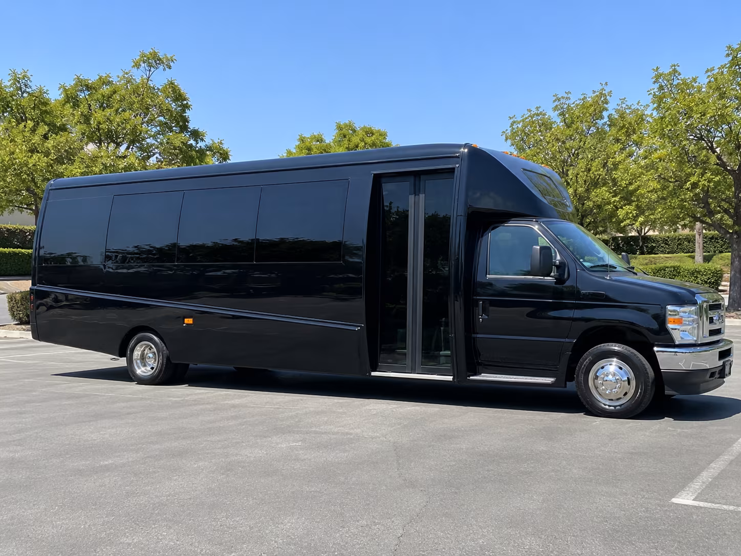 minibus rentals for smaller rochester hills prom groups