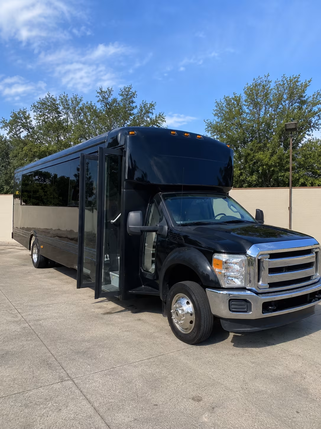 rochester hills 20 passenger party bus