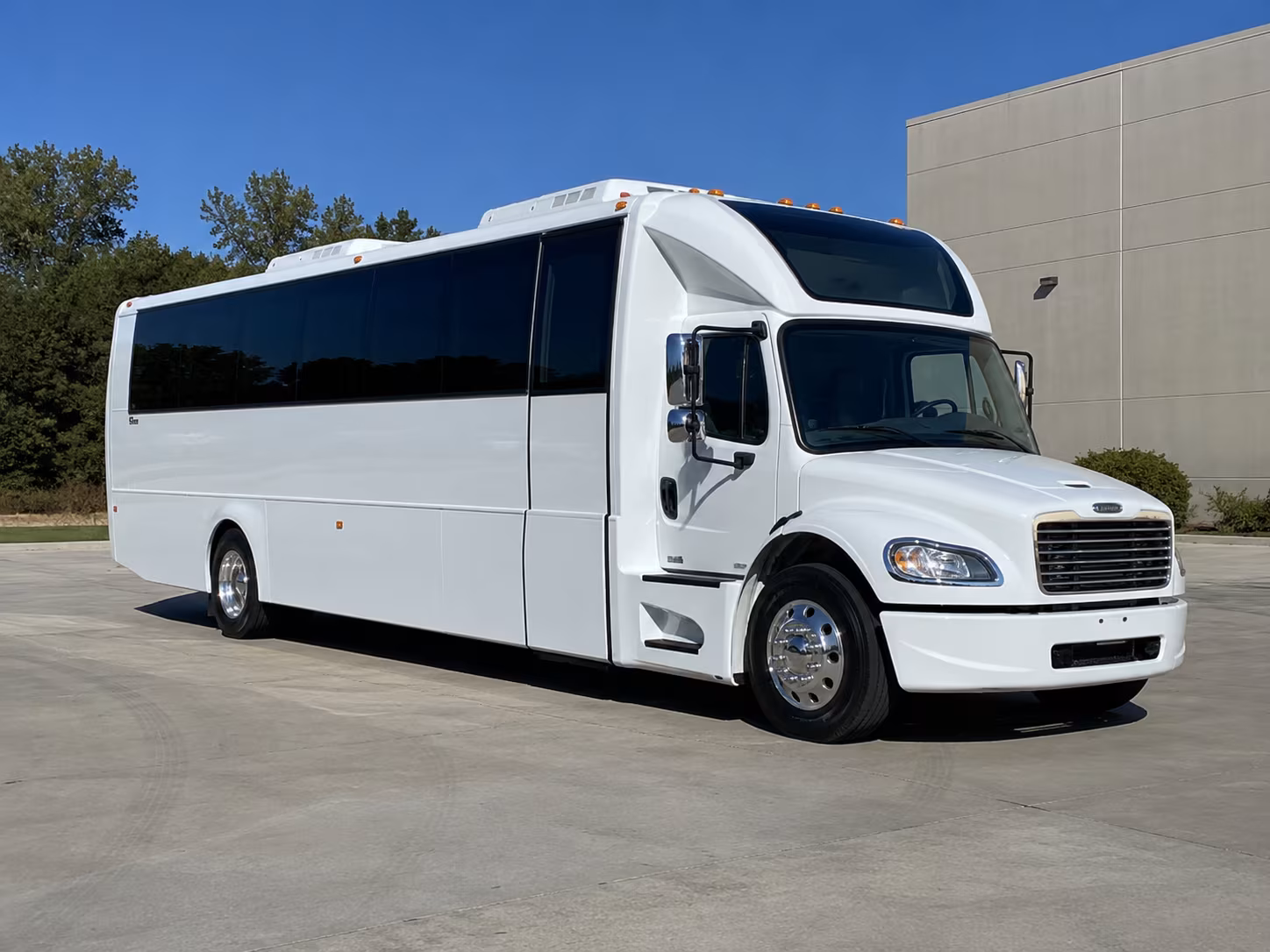 rochester hills 28 passenger party bus