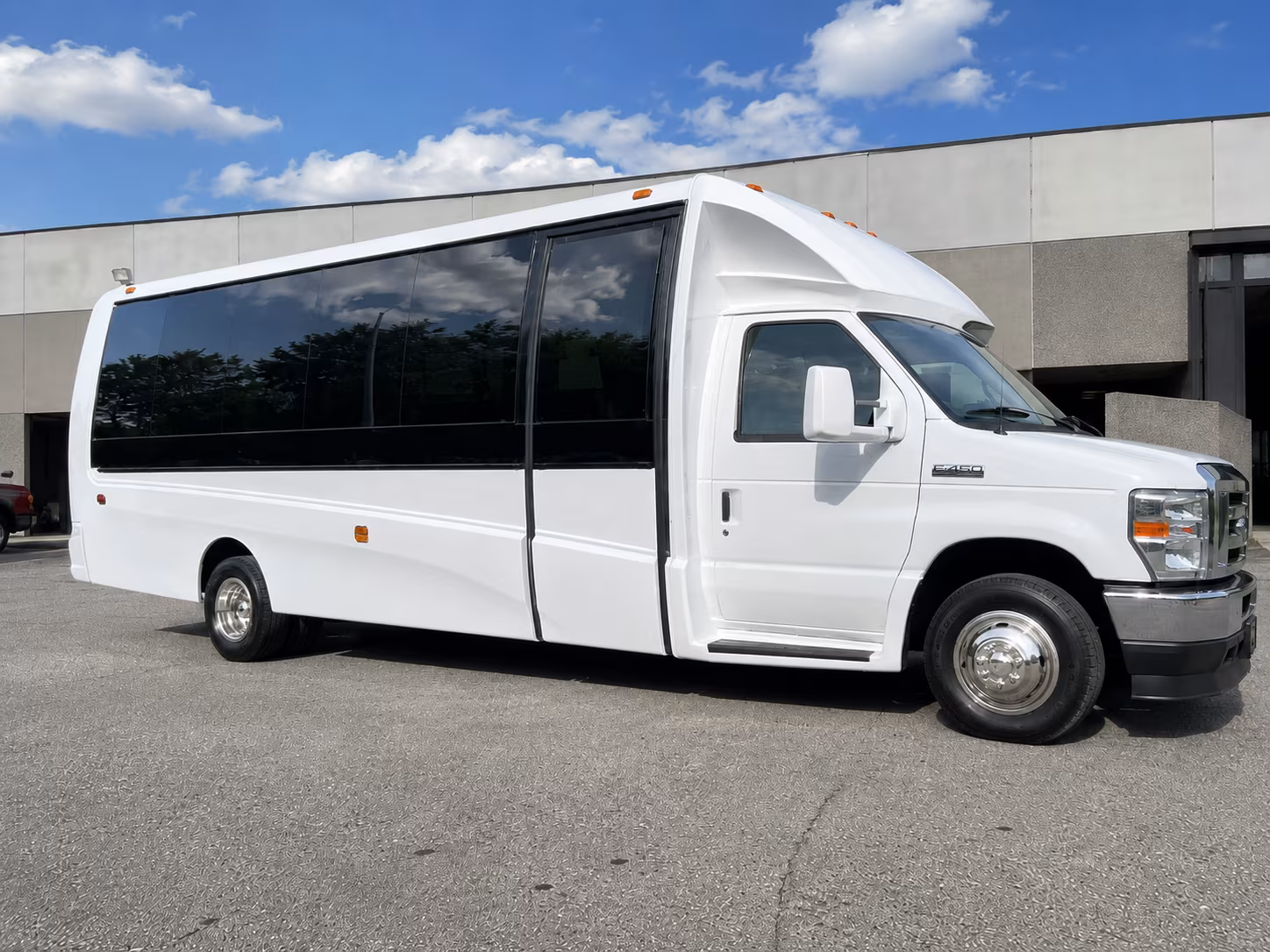 rochester hills long distance transportation onboard seating