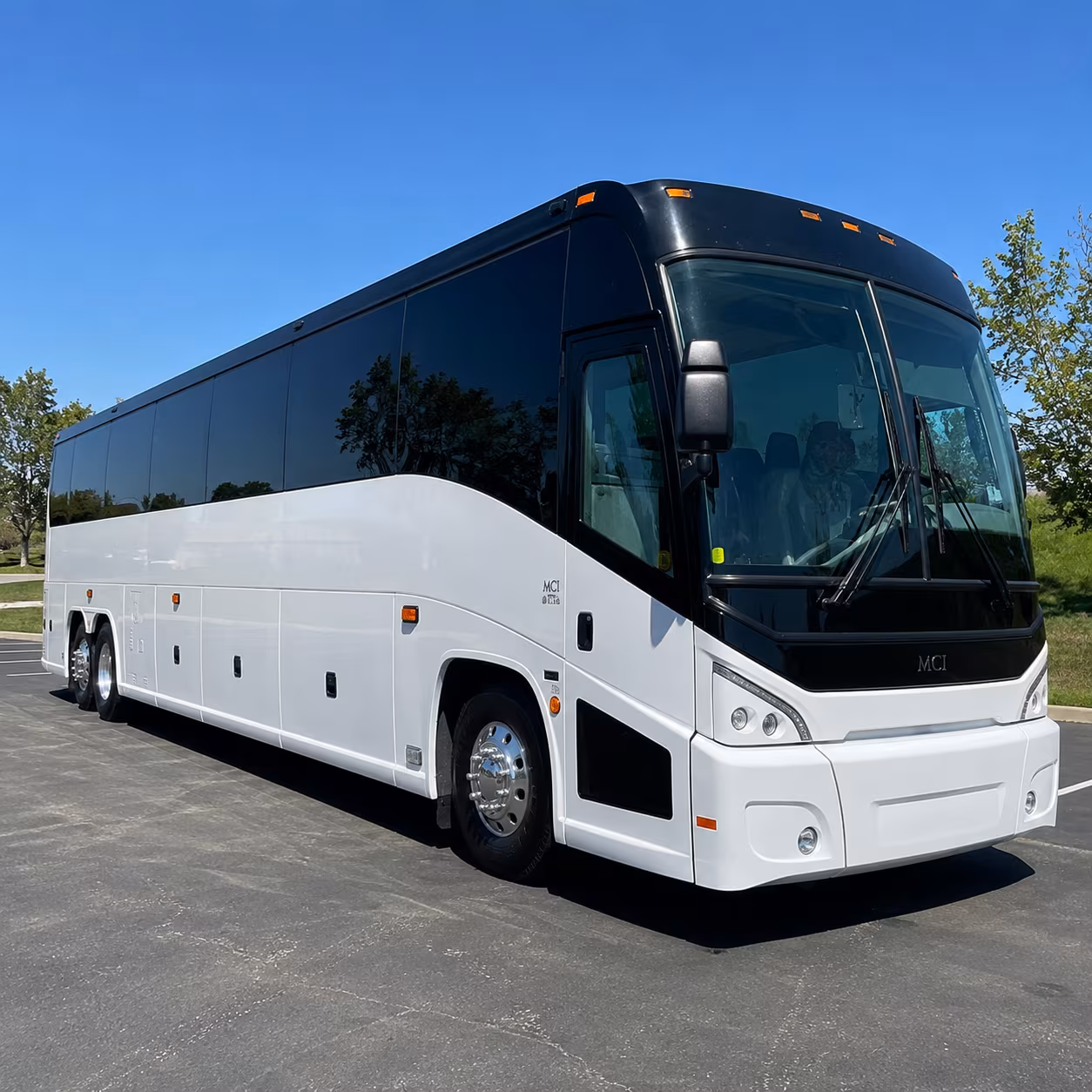 rochester hills to detroit charter buses for downtown corporate travel